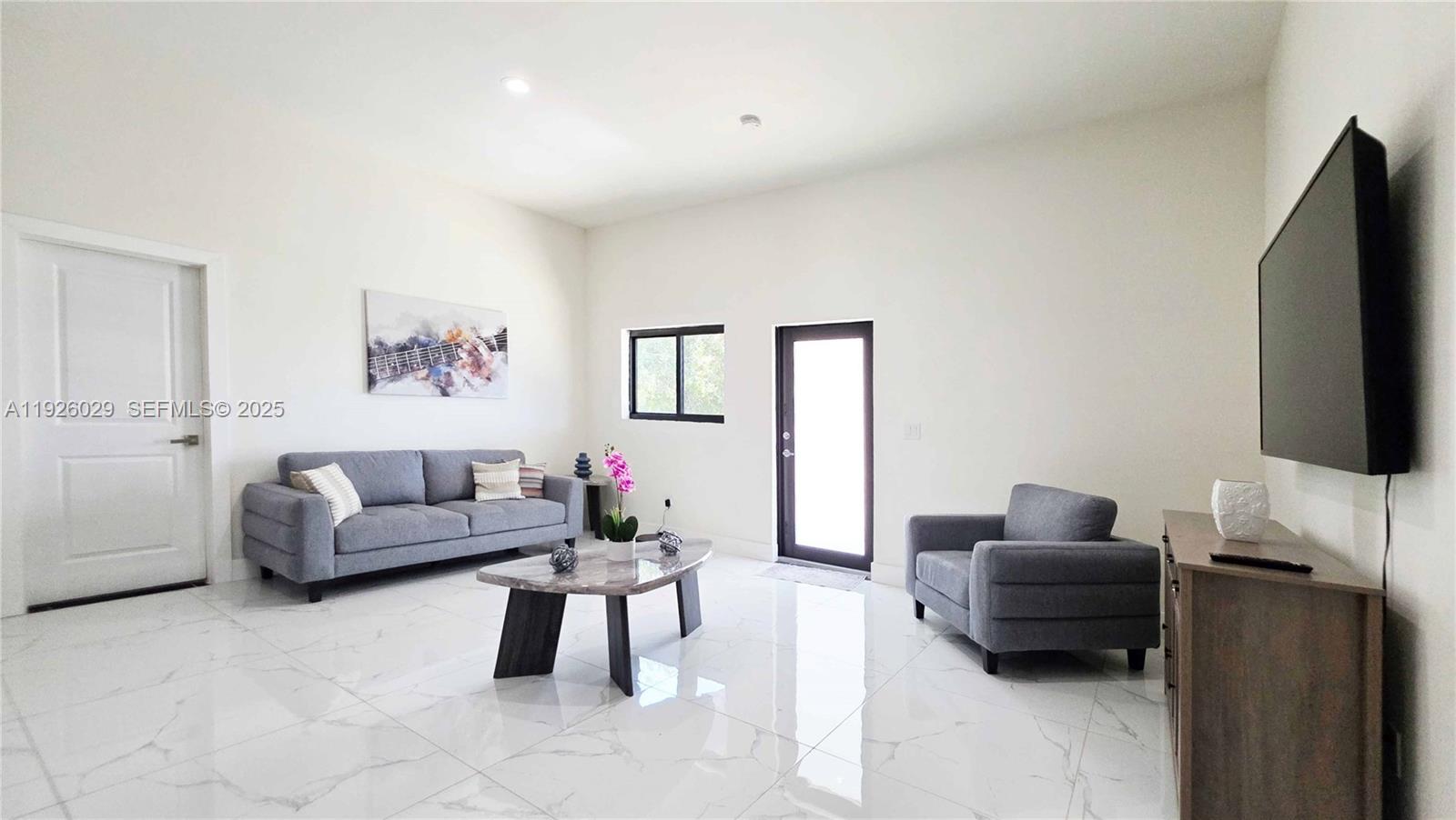 527 Perimeter Road Clewiston, FL 33440 - Photo 9 of 40 a living room with furniture and a flat screen tv