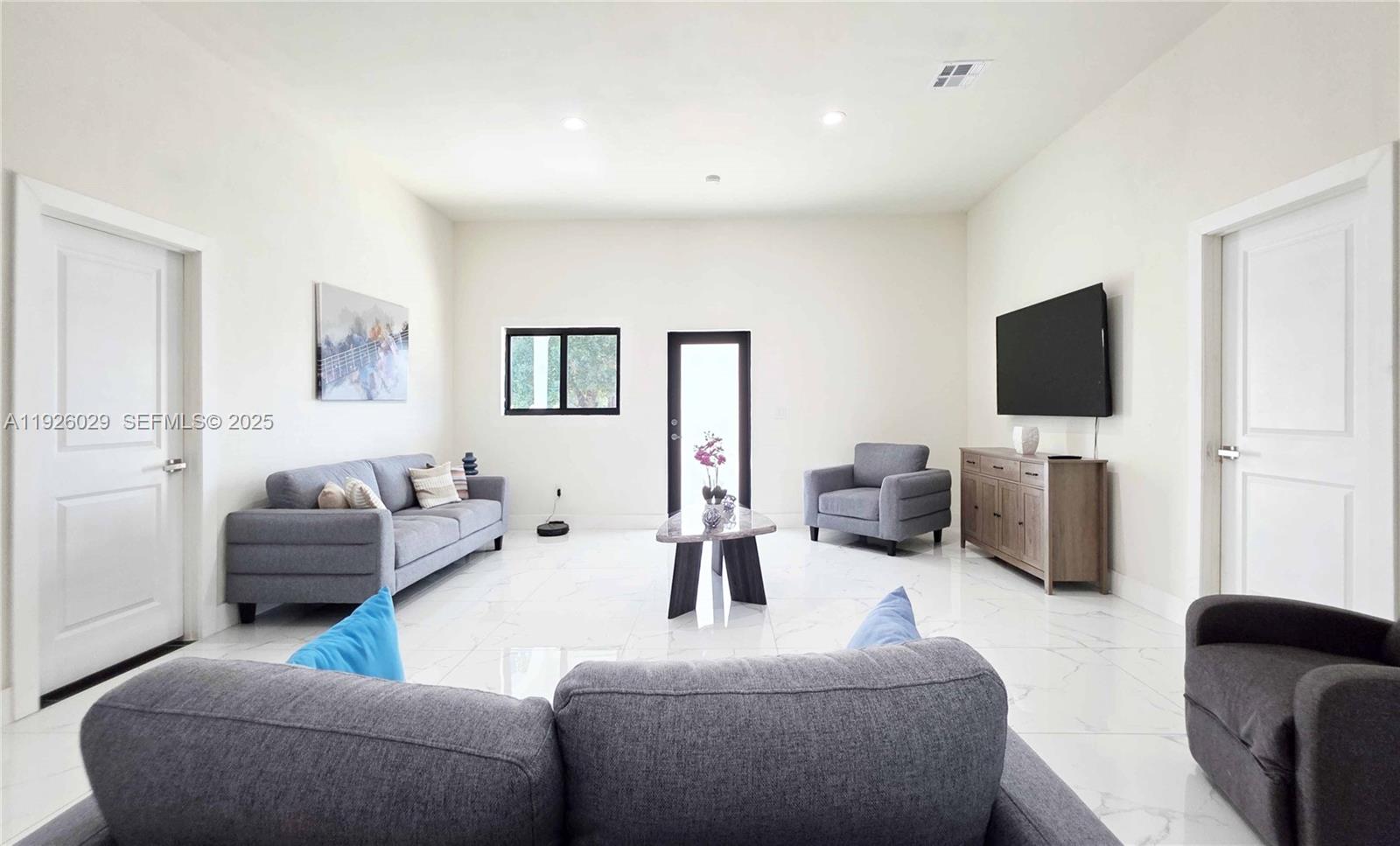 527 Perimeter Road Clewiston, FL 33440 - Photo 10 of 40 a living room with furniture and a flat screen tv