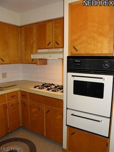 2100 Springfield Center Road Akron, OH 44312 - Photo 7 of 18 Built in wall oven in Kitchen