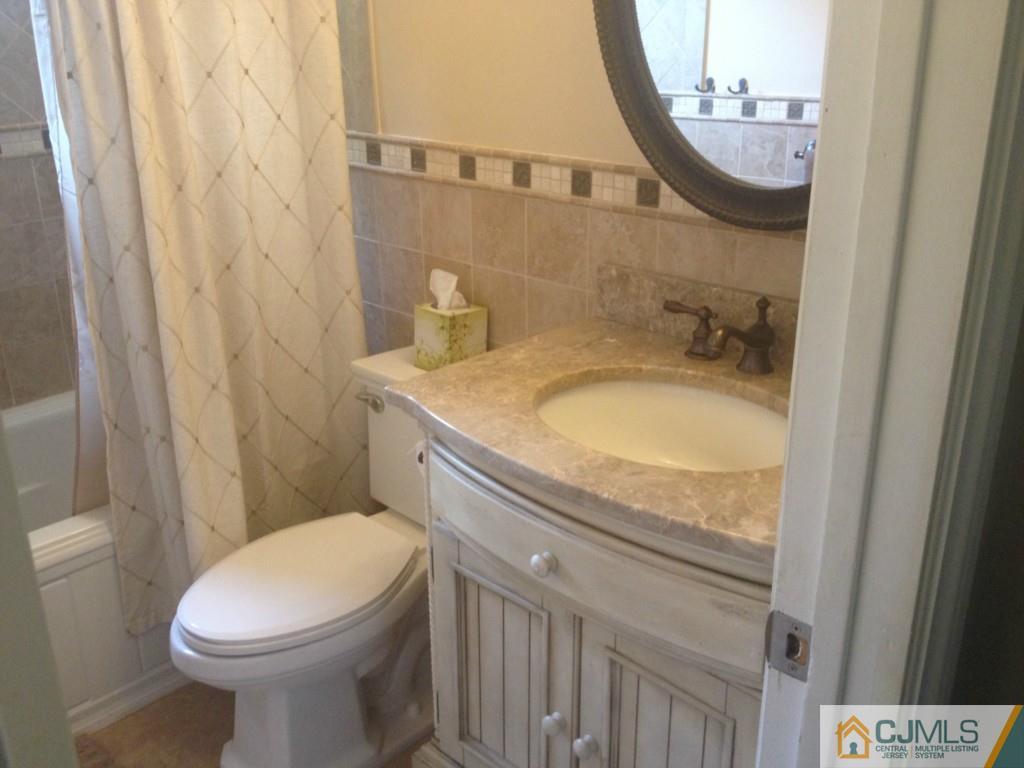 53 Overhill Road East Brunswick, NJ 08816 - Photo 11 of 14 Gallery Image 11