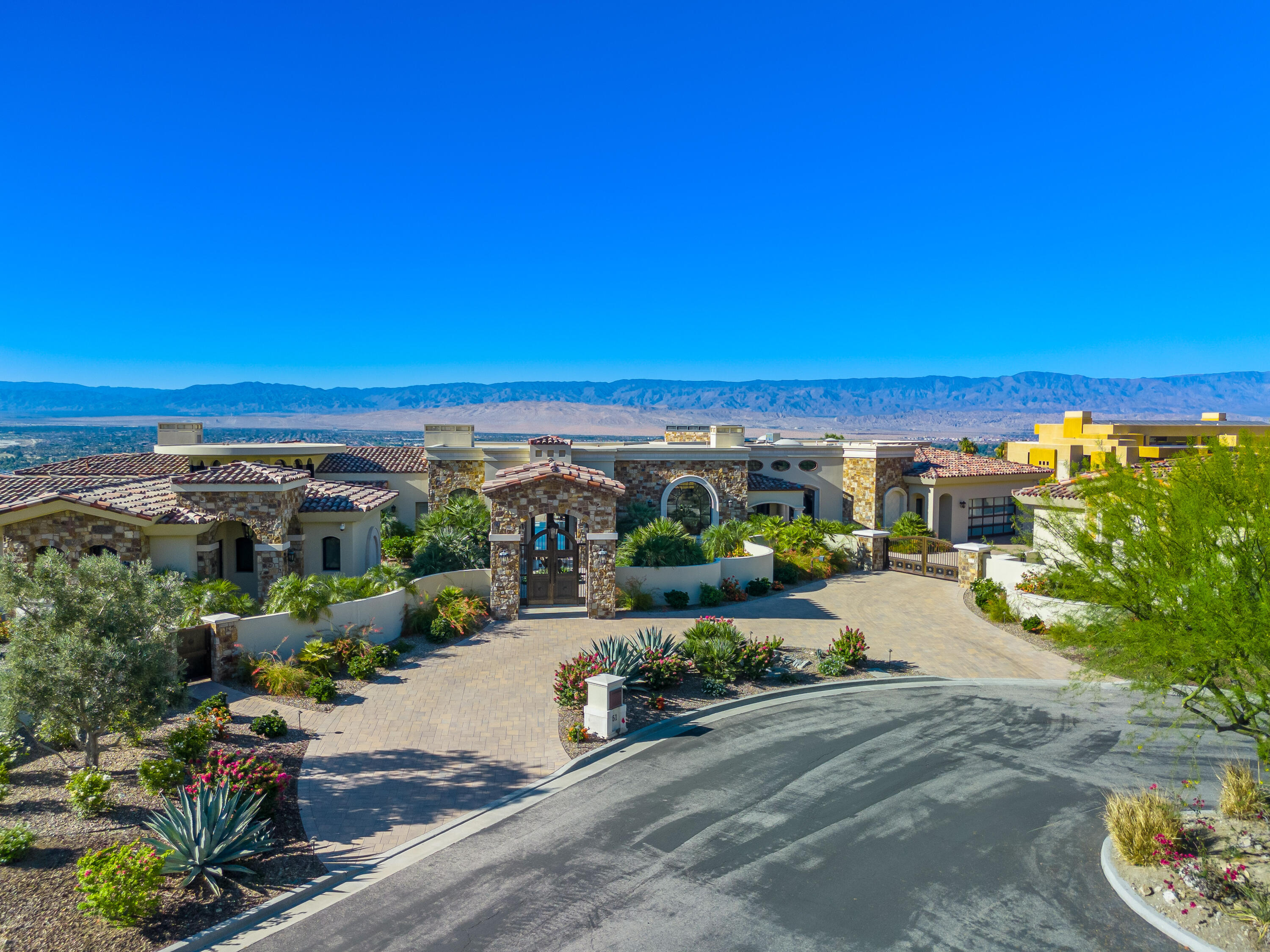 51 Falcon Point Rancho Mirage, CA 92270 - Photo 7 of 69 5