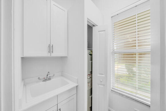 23008 Clear Echo Drive, Unit 11 Boca Raton, FL 33433 - Photo 19 of 80 10 Laundry Room (1)