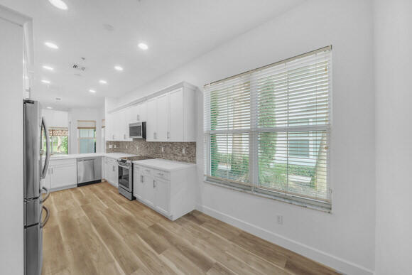 23008 Clear Echo Drive, Unit 11 Boca Raton, FL 33433 - Photo 72 of 80 12 Kitchen (1)