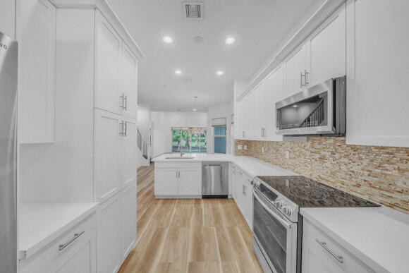 23008 Clear Echo Drive, Unit 11 Boca Raton, FL 33433 - Photo 73 of 80 12 Kitchen (2)