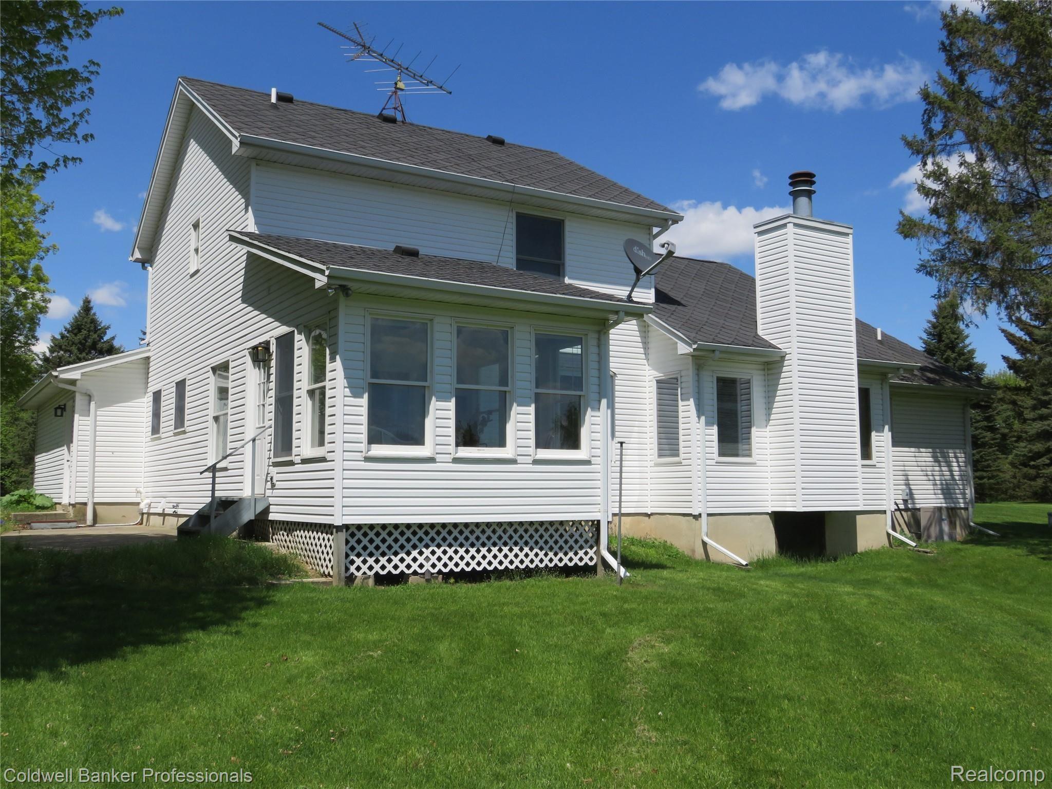 12190 Raelyn Hills Drive Perry, MI 48872 - Photo 35 of 48 33 12190 Backview.JPG