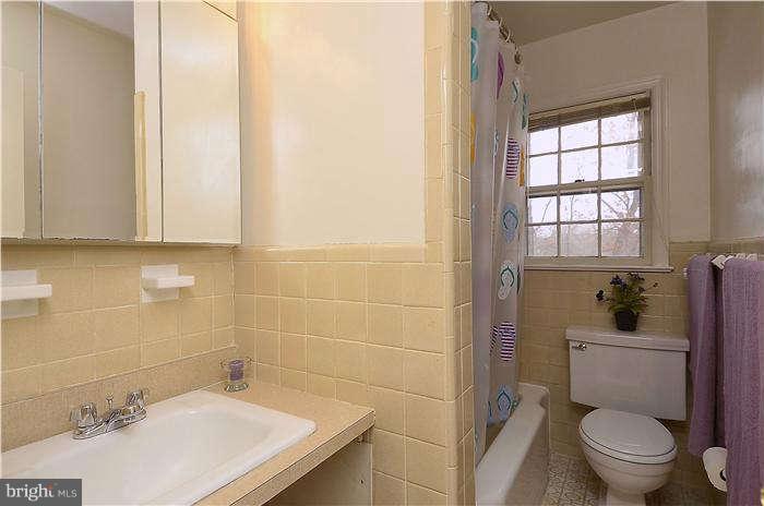 5321 Ridgefield Road Bethesda, MD 20816 - Photo 14 of 30 Bath