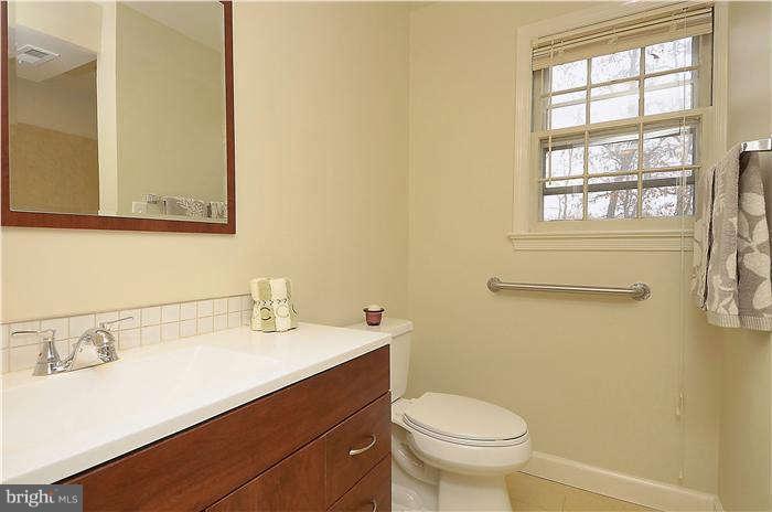 5321 Ridgefield Road Bethesda, MD 20816 - Photo 22 of 30 Bath
