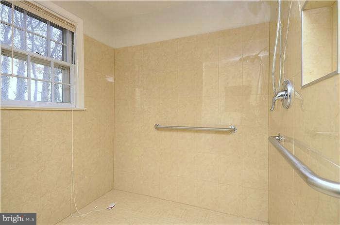 5321 Ridgefield Road Bethesda, MD 20816 - Photo 23 of 30 Bath