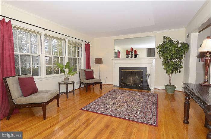 5321 Ridgefield Road Bethesda, MD 20816 - Photo 5 of 30 Living Room