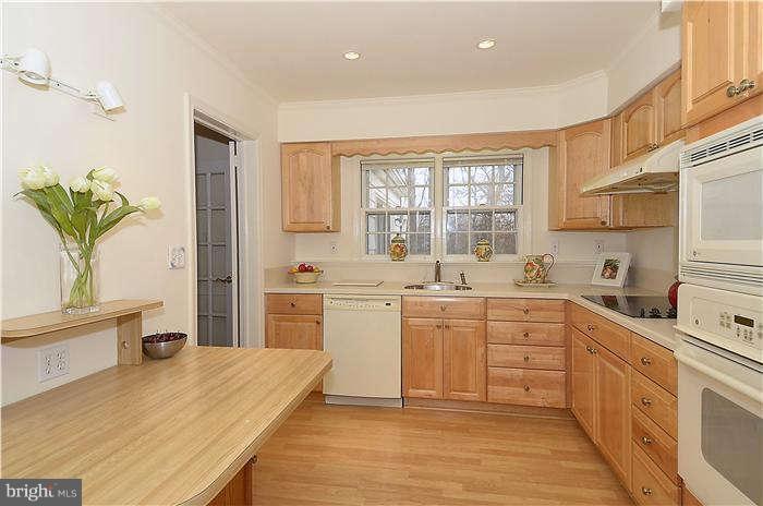 5321 Ridgefield Road Bethesda, MD 20816 - Photo 6 of 30 Kitchen