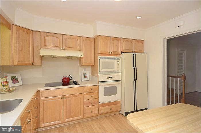 5321 Ridgefield Road Bethesda, MD 20816 - Photo 7 of 30 Kitchen