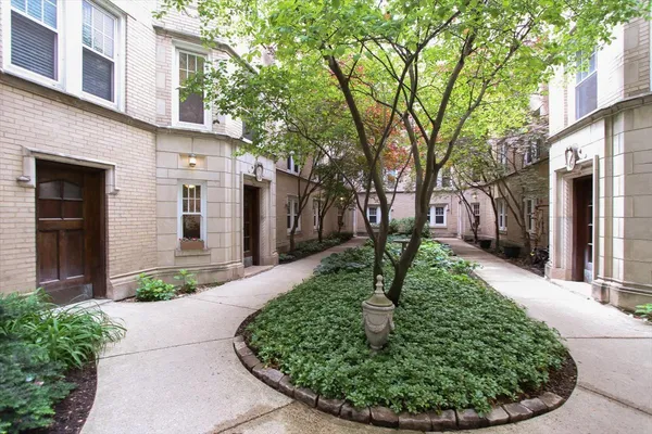 $340,000 | 1445 West Elmdale Avenue, Unit 1, Chicago, IL 60660