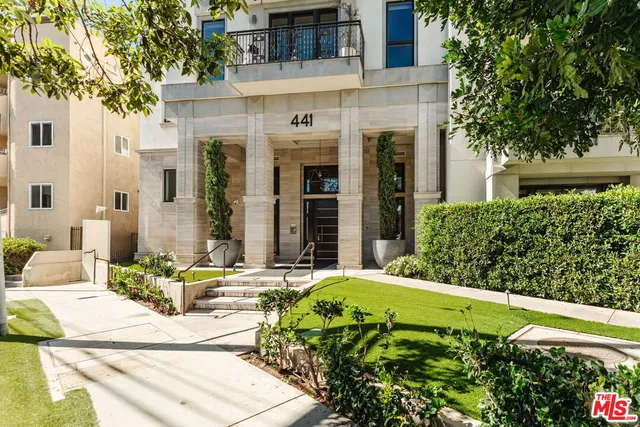 $1,325,000 | 441 South Barrington Avenue, Unit 105, Los Angeles, CA 90049