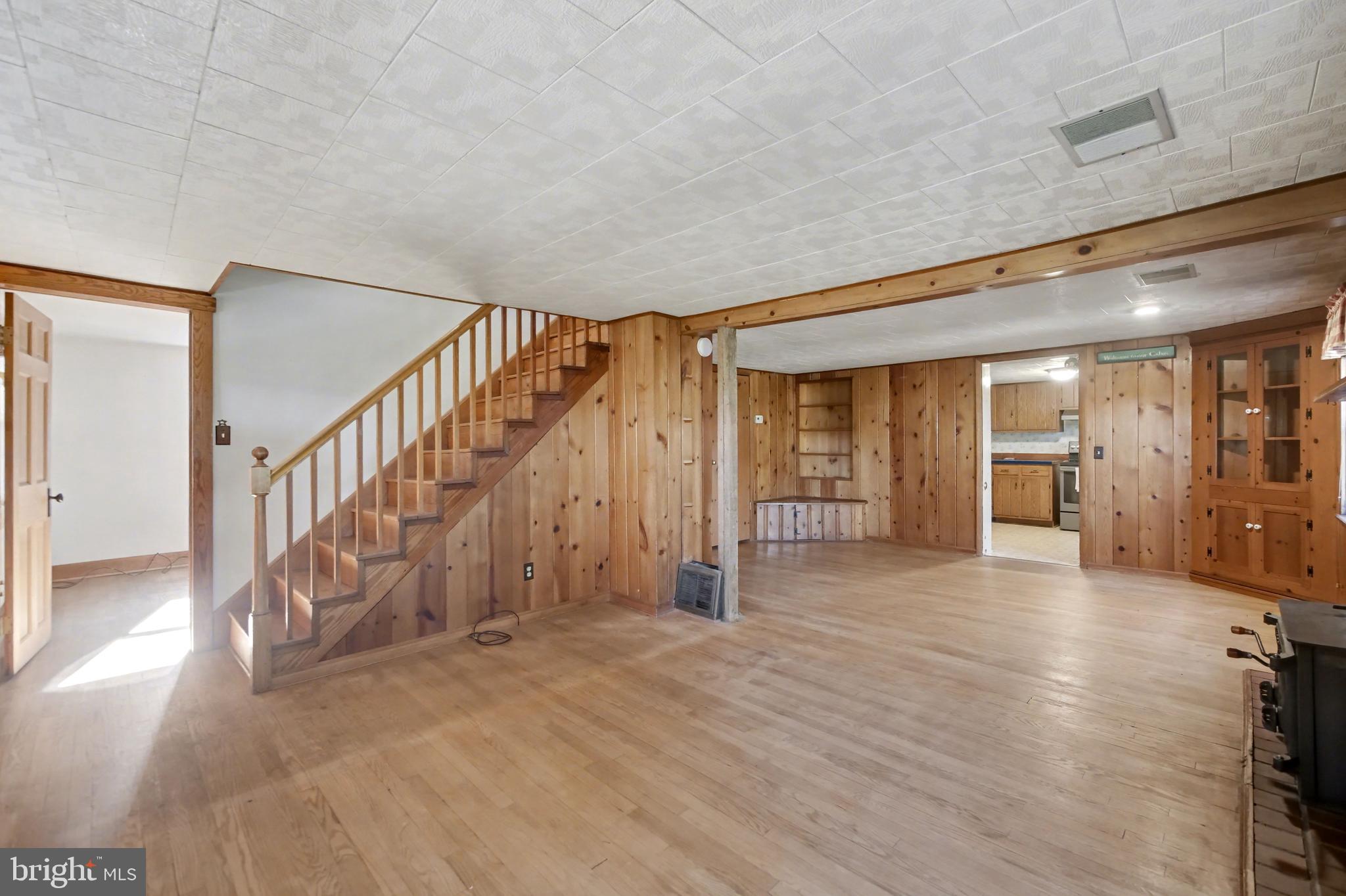 23133 Foxville Road Smithsburg, MD 21783 - Photo 12 of 30 a view of an entryway with wooden floor