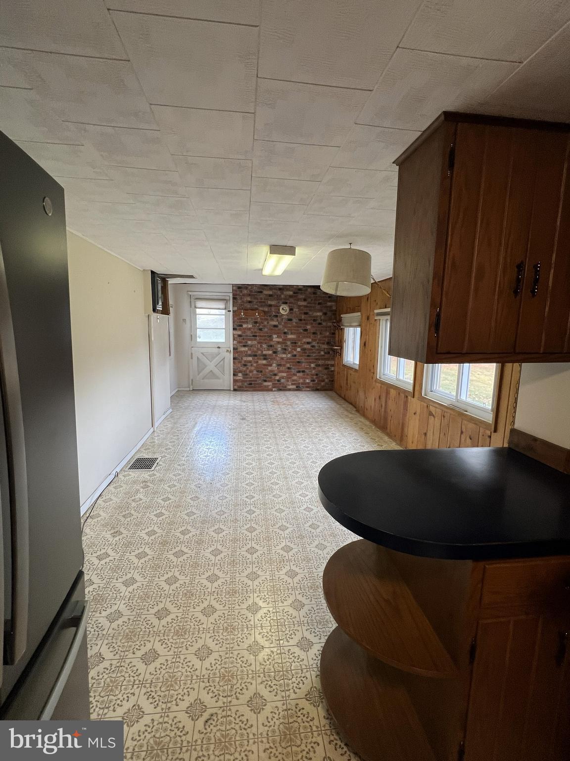 23133 Foxville Road Smithsburg, MD 21783 - Photo 16 of 30 a living room with furniture and a rug