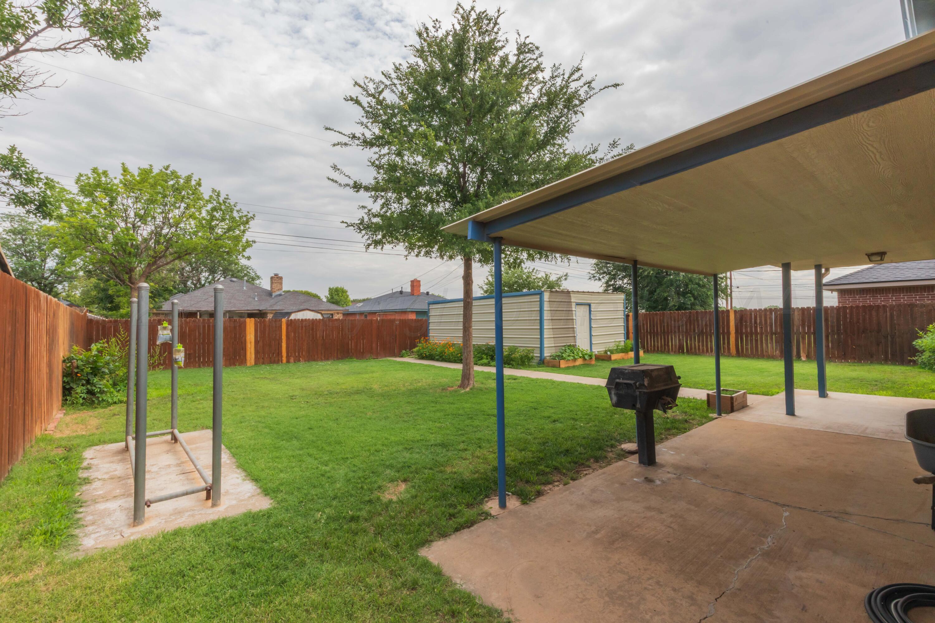 4206 Relatta Avenue Amarillo, TX 79110 - Photo 35 of 40 BACKYARD VIEW 1