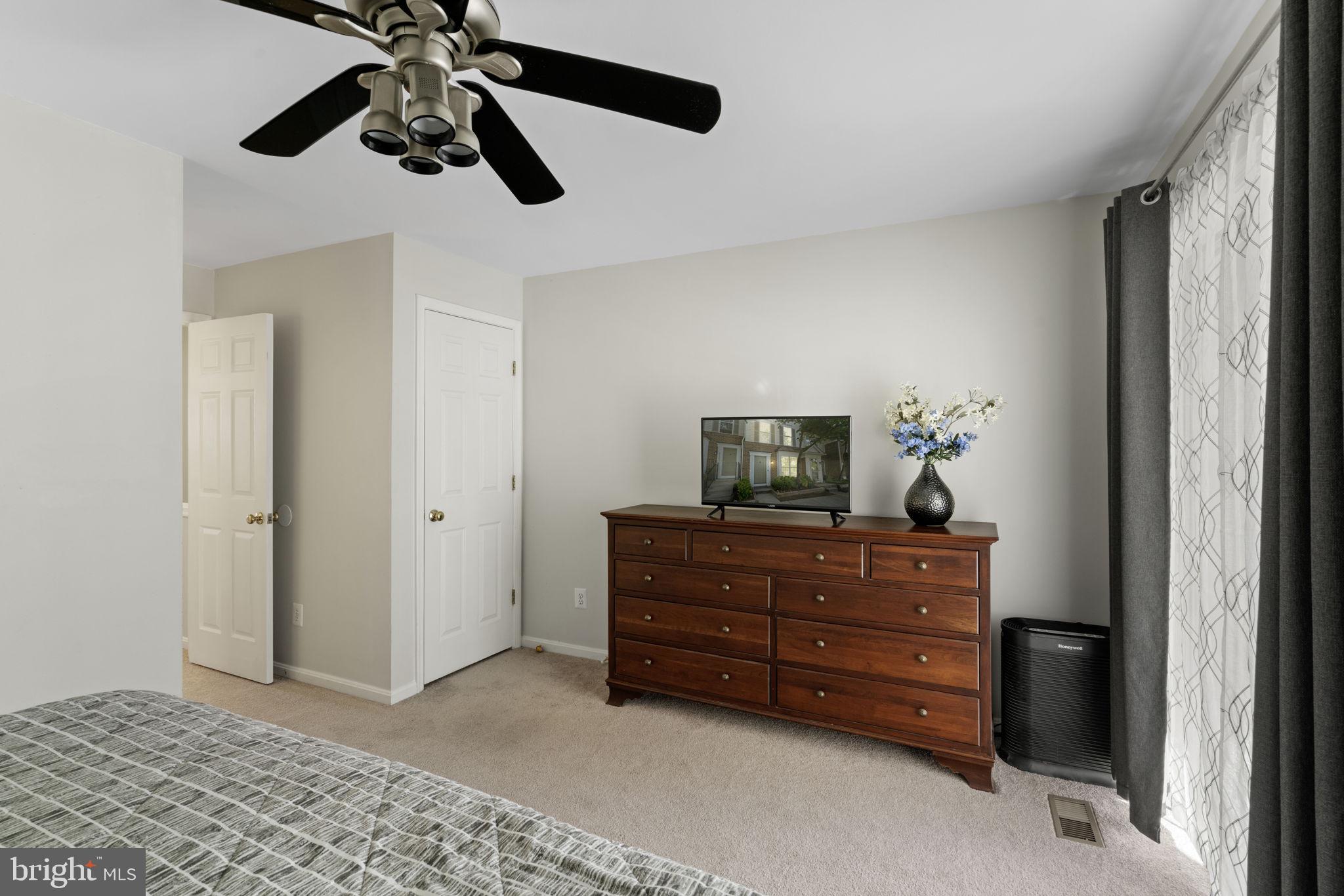 21781 Baldwin Square Sterling, VA 20164 - Photo 16 of 34