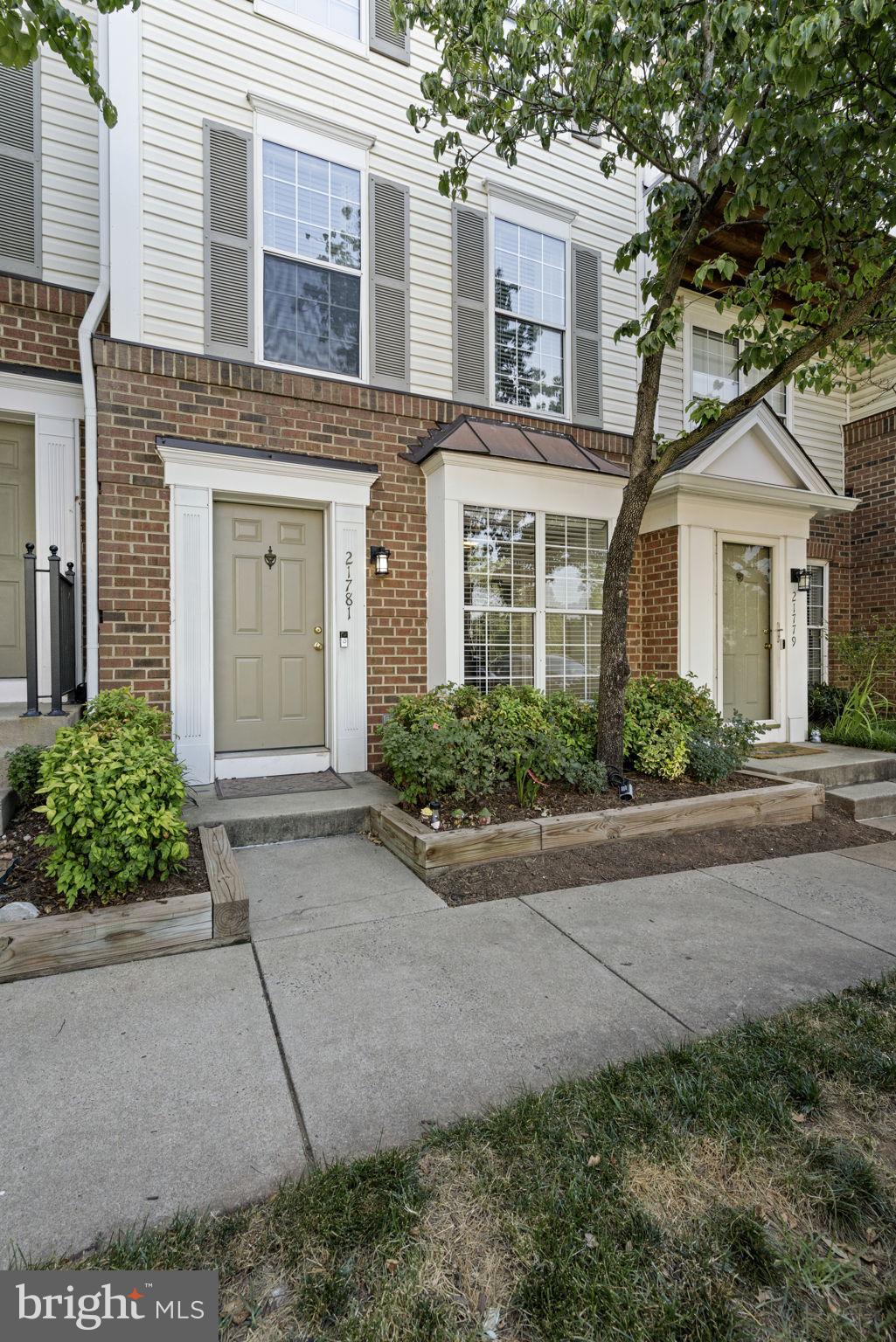 21781 Baldwin Square Sterling, VA 20164 - Photo 2 of 34