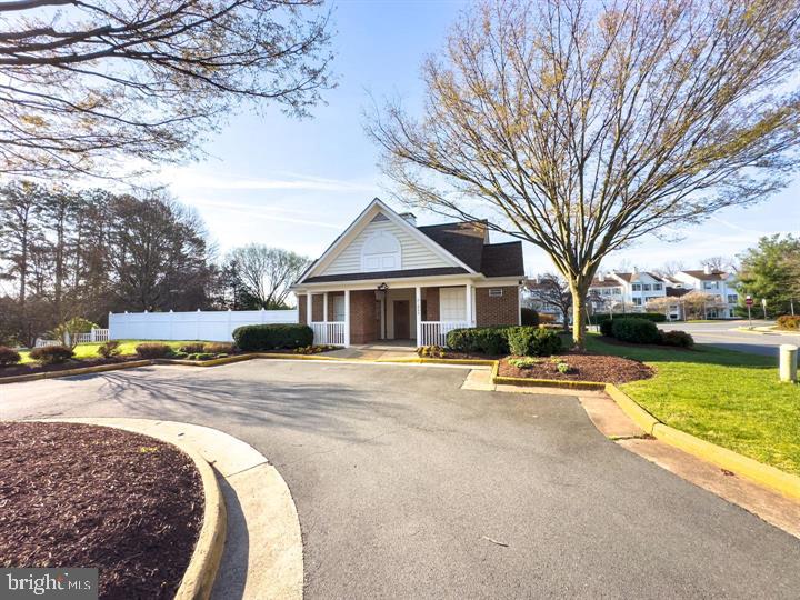 21781 Baldwin Square Sterling, VA 20164 - Photo 32 of 34