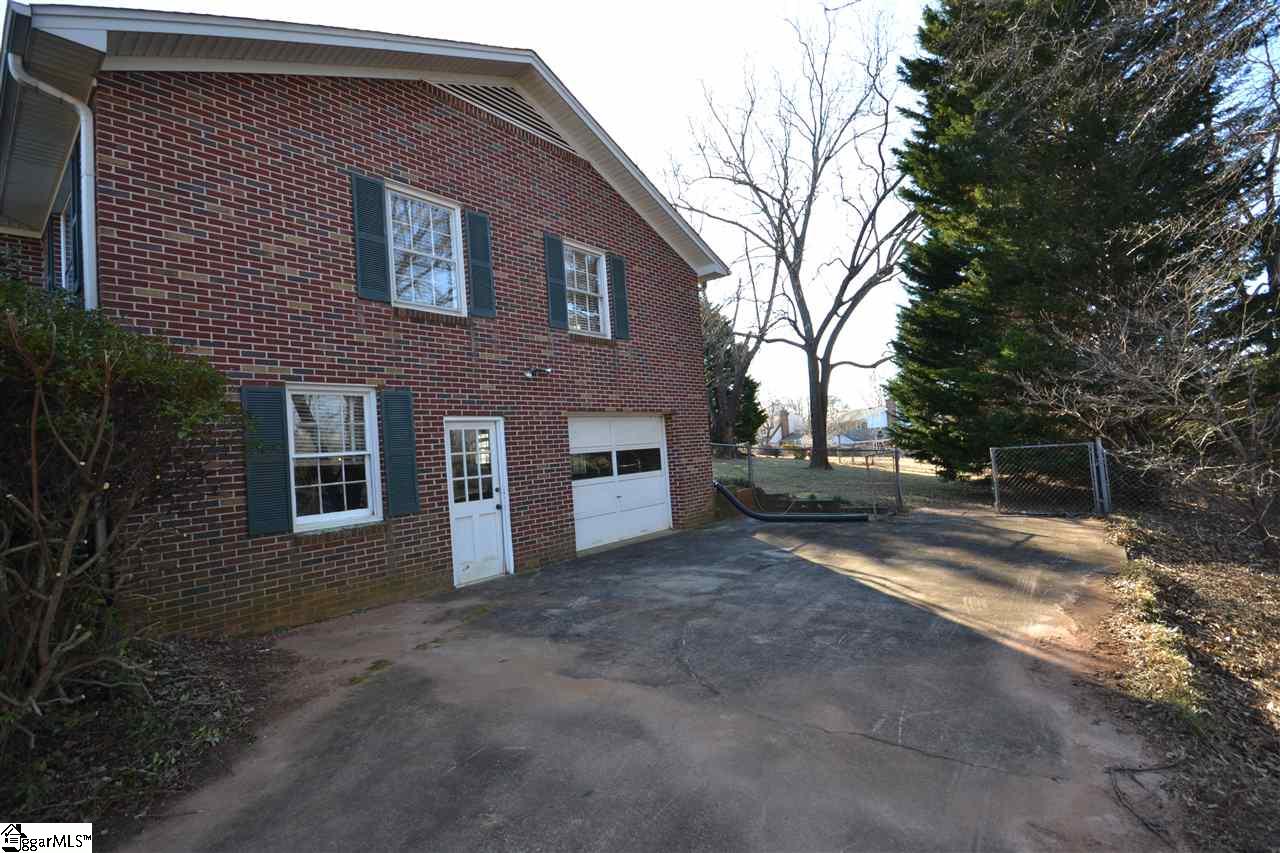 104 Montclair Road Greer, SC 29651 - Photo 2 of 19