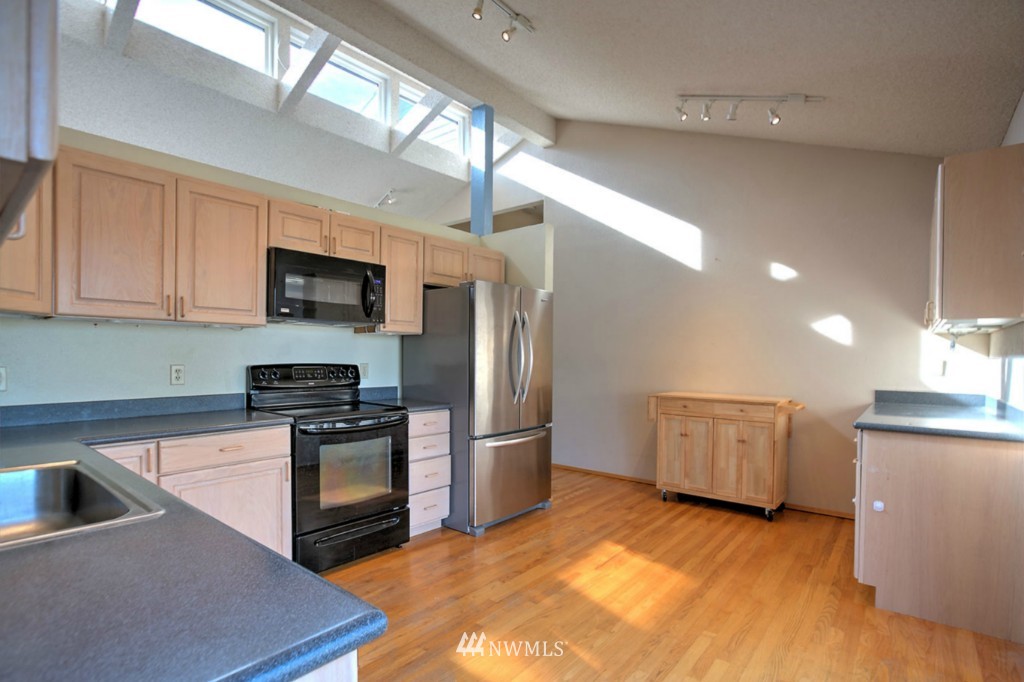 16252 Southeast 176th Place Renton, WA 98058 - Photo 4 of 17 Gallery Image 4