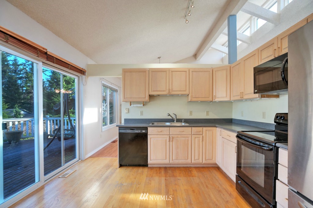 16252 Southeast 176th Place Renton, WA 98058 - Photo 5 of 17 Gallery Image 5