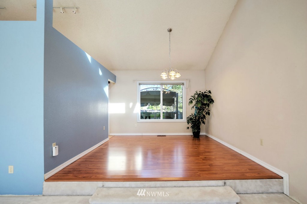 16252 Southeast 176th Place Renton, WA 98058 - Photo 6 of 17 Gallery Image 6