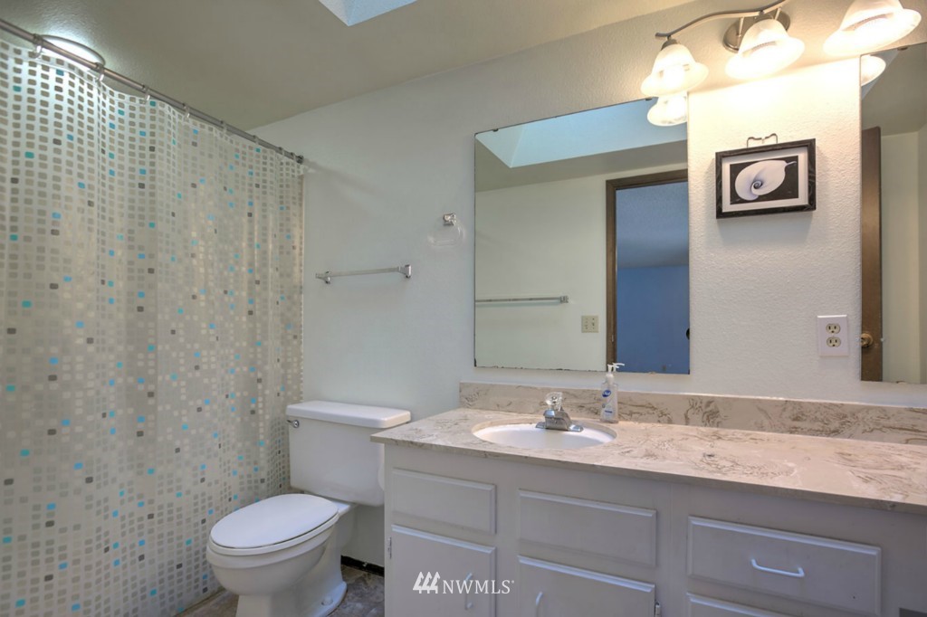 16252 Southeast 176th Place Renton, WA 98058 - Photo 9 of 17 Gallery Image 9