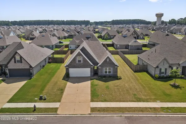 $322,900 | 8642 Hayes Drive, Southaven, MS 38672