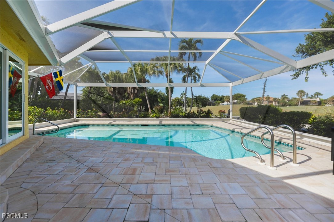 1264 Par View Drive Sanibel, FL 33957 - Photo 34 of 50 a view of a patio