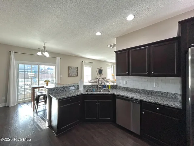 $405,000 | 422 Worsley Way, Jacksonville, NC 28546