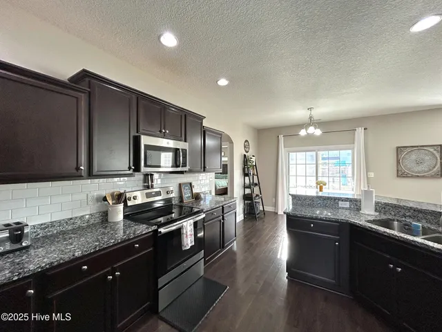 $405,000 | 422 Worsley Way, Jacksonville, NC 28546