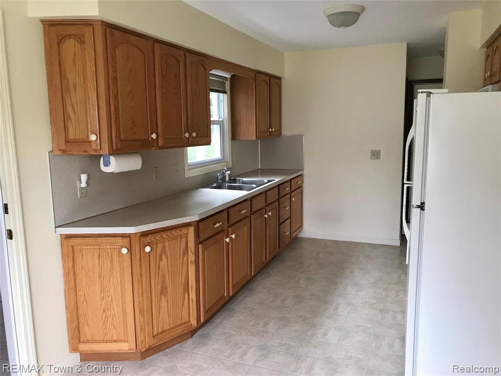 8340 Potter Road Flushing, MI 48433 - Photo 5 of 43