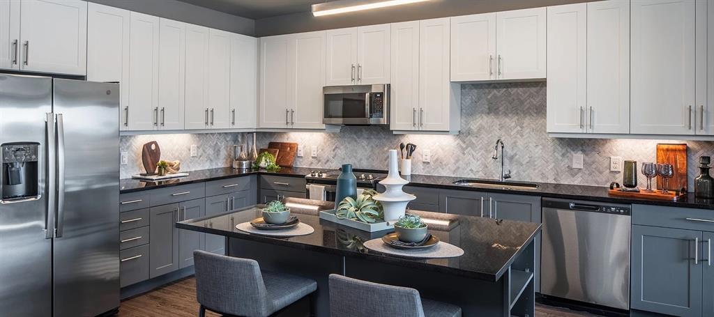 880 Lake Carolyn Parkway, Unit 116 Irving, TX 75039 - Photo 6 of 18 Receive 6 Weeks FREE when you move in by the end of the year! Ask our team for complete details.