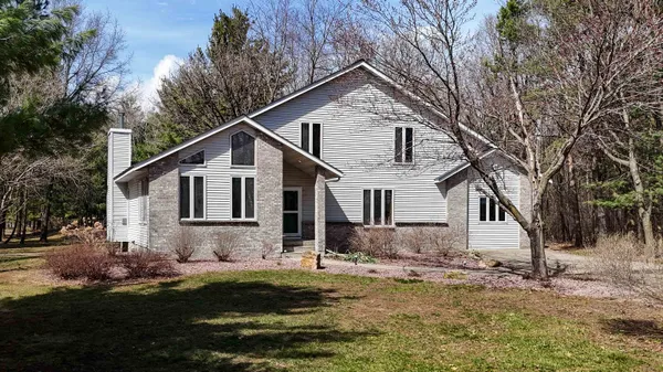 $600,000 | N6215 3rd Drive, Plainfield, WI 54966