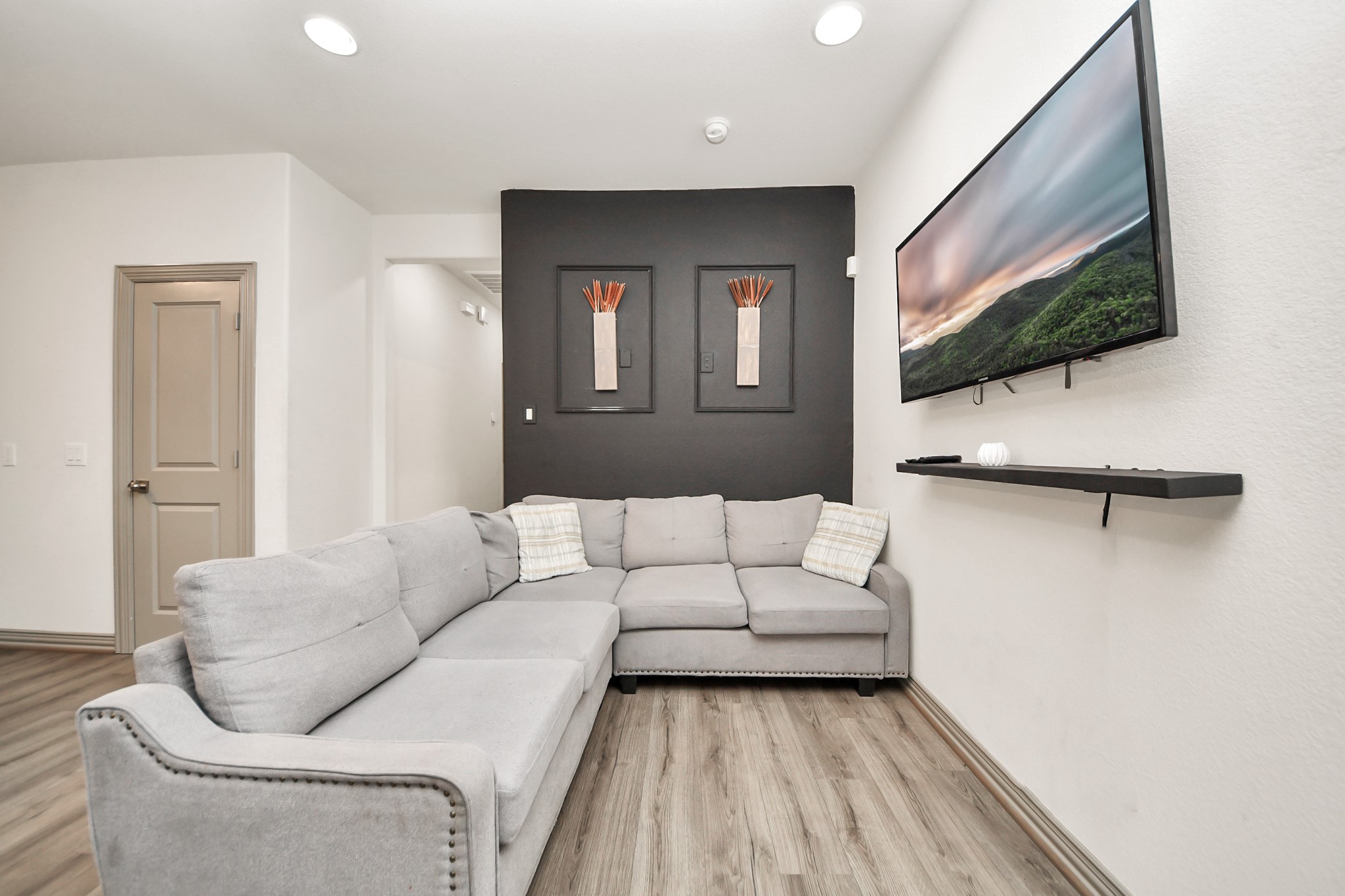 5334 Pershing Street Houston, TX 77033 - Photo 24 of 43 a living room with furniture and a flat screen tv