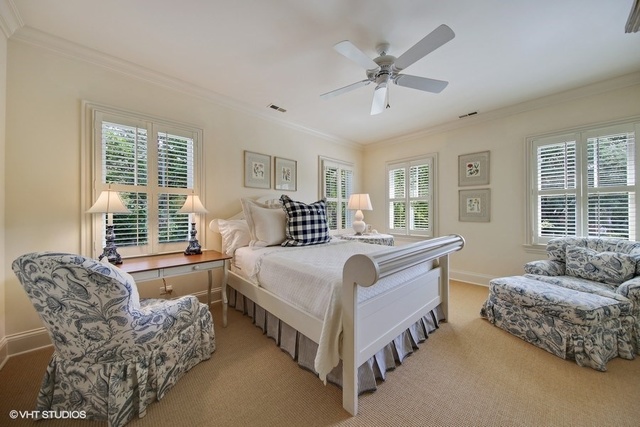 607 West Maple Street Hinsdale, IL 60521 - Photo 24 of 59 a spacious bedroom with a bed and a couch
