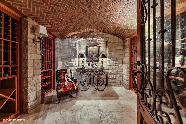 607 West Maple Street Hinsdale, IL 60521 - Photo 34 of 59 a view of a room with gym equipment