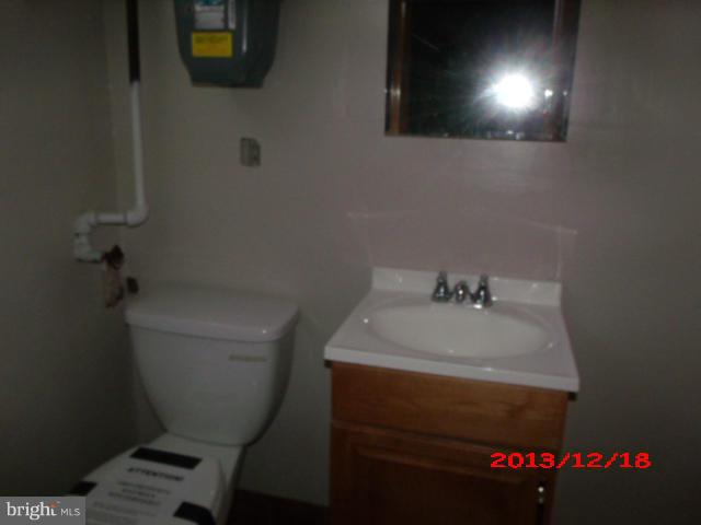 5717 Moravia Road Baltimore, MD 21206 - Photo 8 of 10 Bath