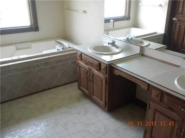 6828 South 25th Road East Pendleton, IN 46064 - Photo 9 of 15