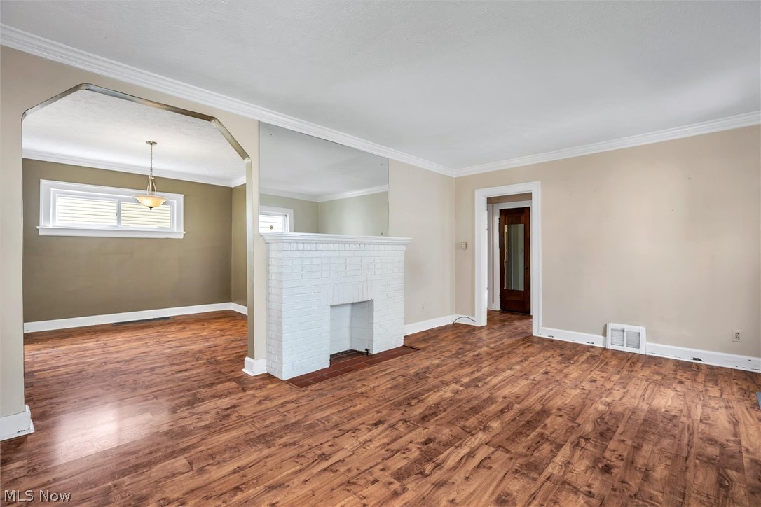 1358 Mayfield Ridge Road Cleveland, OH 44124 - Photo 6 of 19 living area 2
