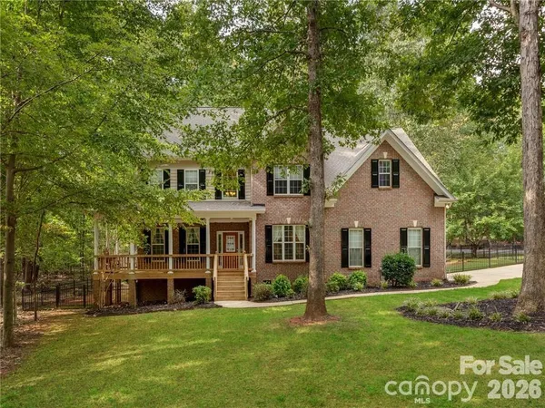 $825,000 | 2006 Wedgewood Drive, Matthews, NC 28104