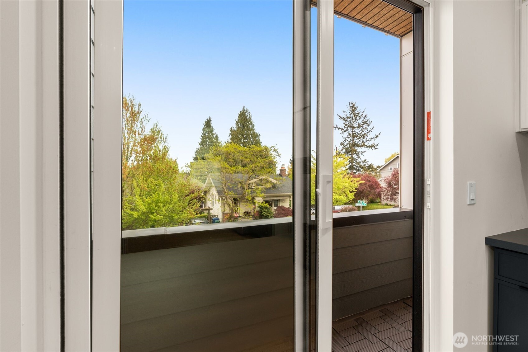 7403 Dayton Avenue North Seattle, WA 98103 - Photo 9 of 37