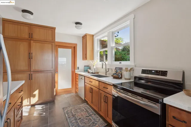 $799,000 | 4621 Walnut Street, Oakland, CA 94619