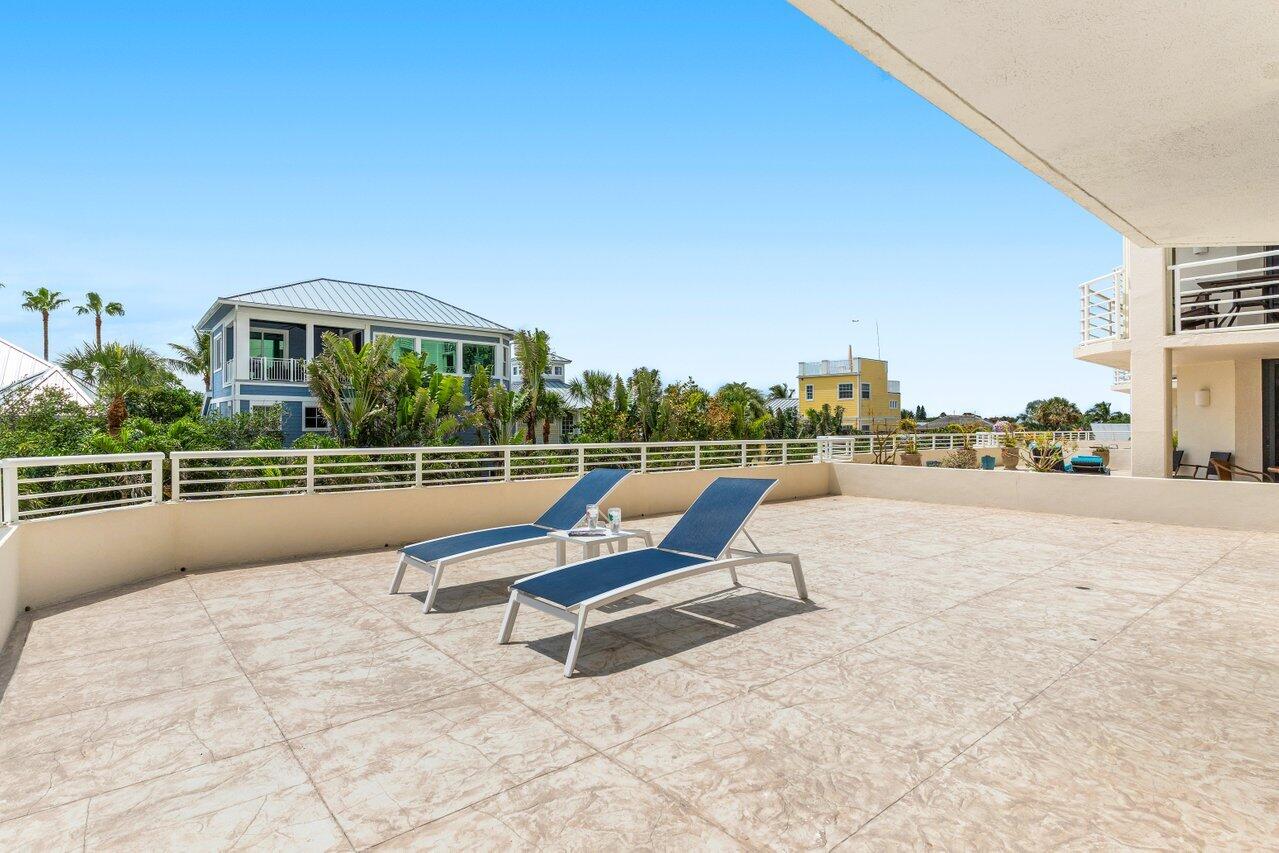 176 Helios Drive, Unit 104 Jupiter, FL 33477 - Photo 40 of 59 a park view with a bench