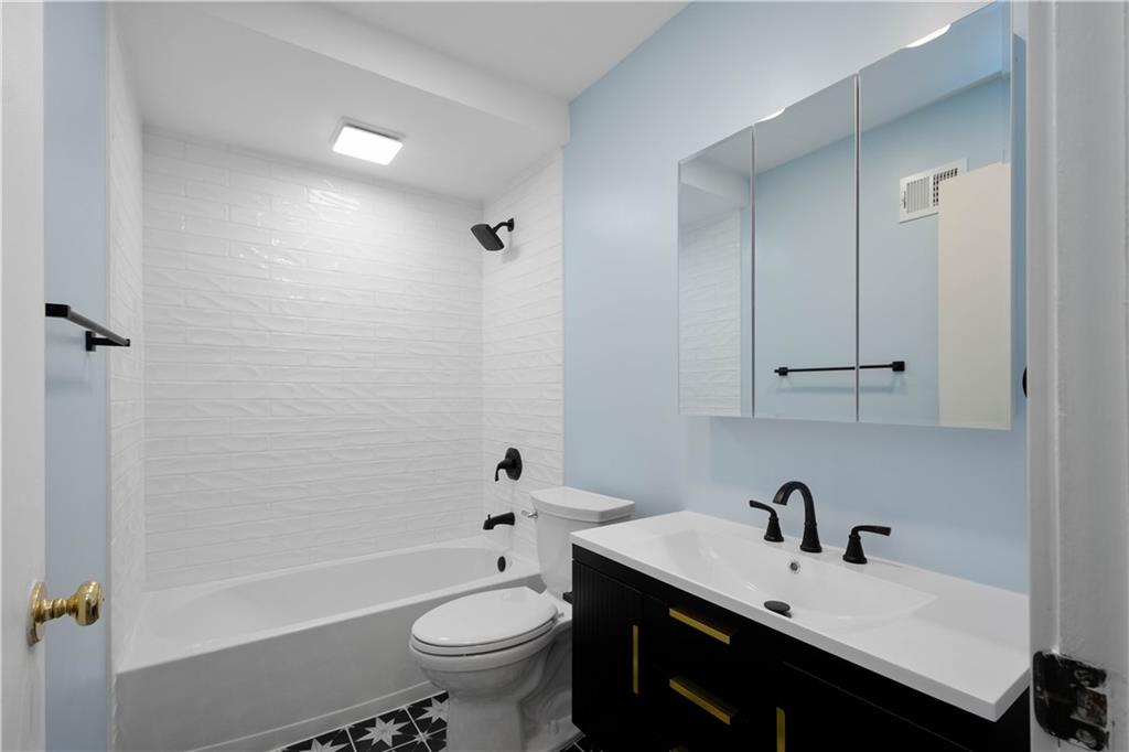 139 Community Court Pittsburgh, PA 15205 - Photo 20 of 32 a bathroom with a sink mirror toilet and bathtub