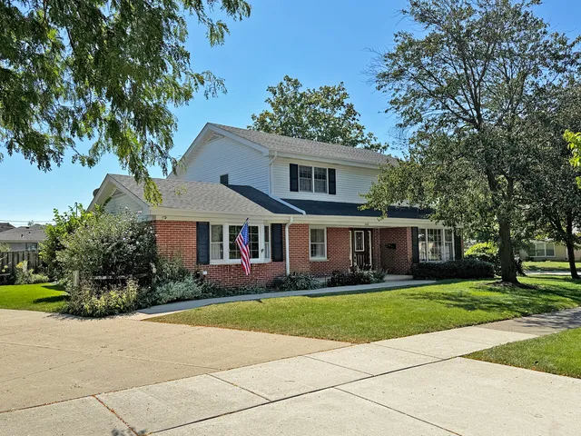 $824,900 | 2405 East Miner Street, Arlington Heights, IL 60004