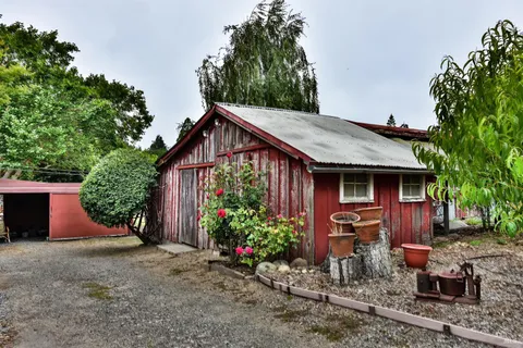 $1,200,000 | 704 Bloomfield Road, Sebastopol, CA 95472
