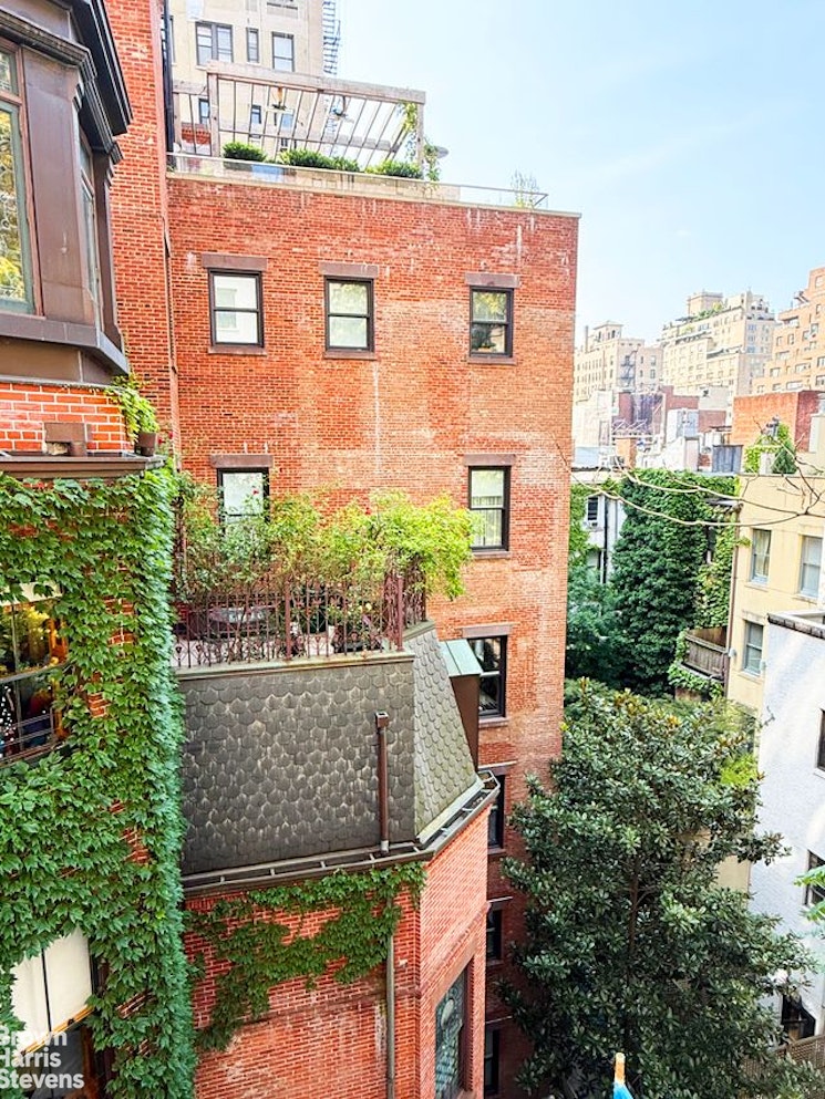 45 East 72nd Street, Unit 7B Manhattan, NY 10021 - Photo 10 of 11