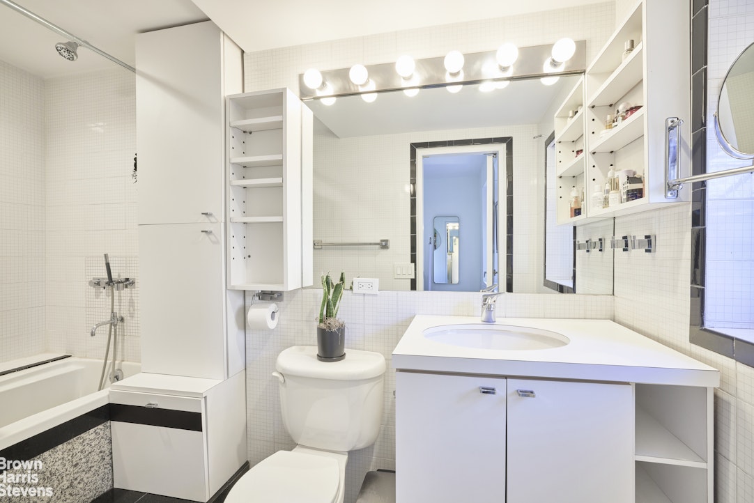 45 East 72nd Street, Unit 7B Manhattan, NY 10021 - Photo 7 of 11